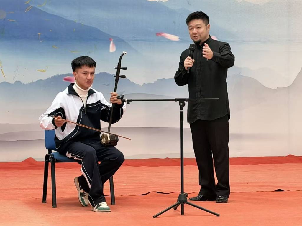 上海民乐团巡演喀什,丝路国风文化惠民进基层(图5) 上海民乐团巡演喀什,丝路国风文化惠民进基层(图5)