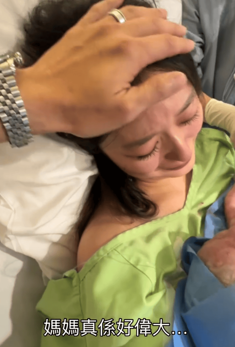 方力申甜蜜官宣爱女降临 一家三口合照超有爱