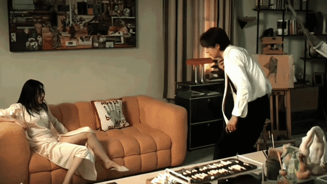 热巴穿睡裙身材凹凸有致 与陈星旭拍打戏张力满满