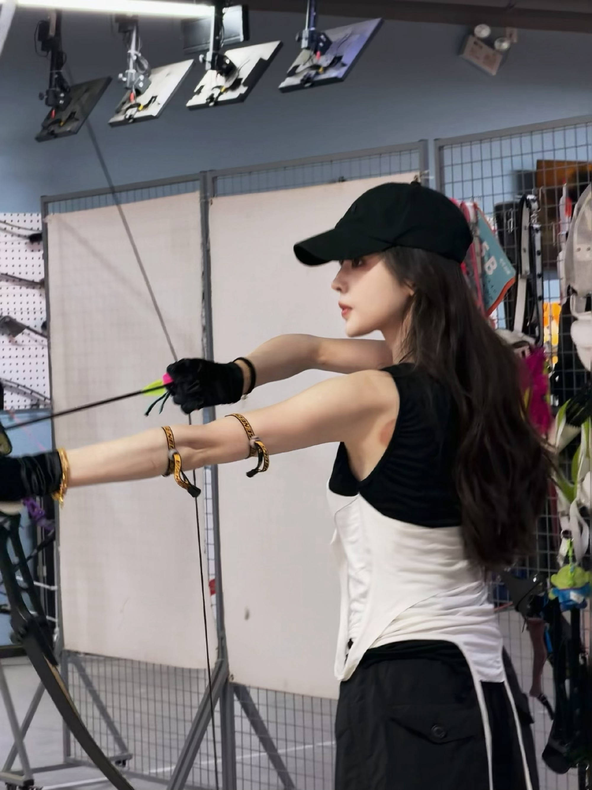 古力娜扎化身好意思女弓箭手太养眼！身姿挺拔气质在线