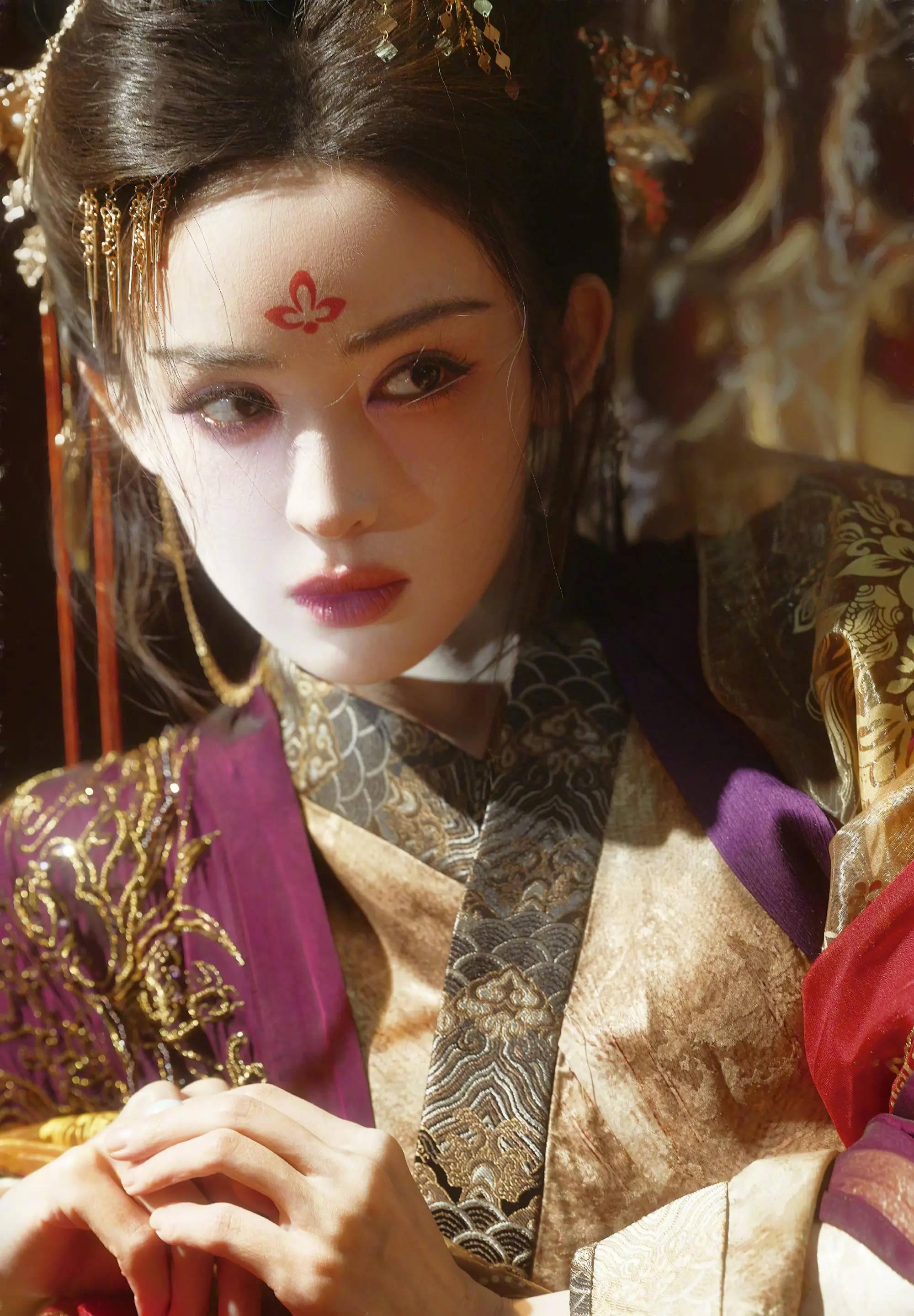 古力娜扎紫金古风裙配花钿 冷艳幻灭气质凉爽