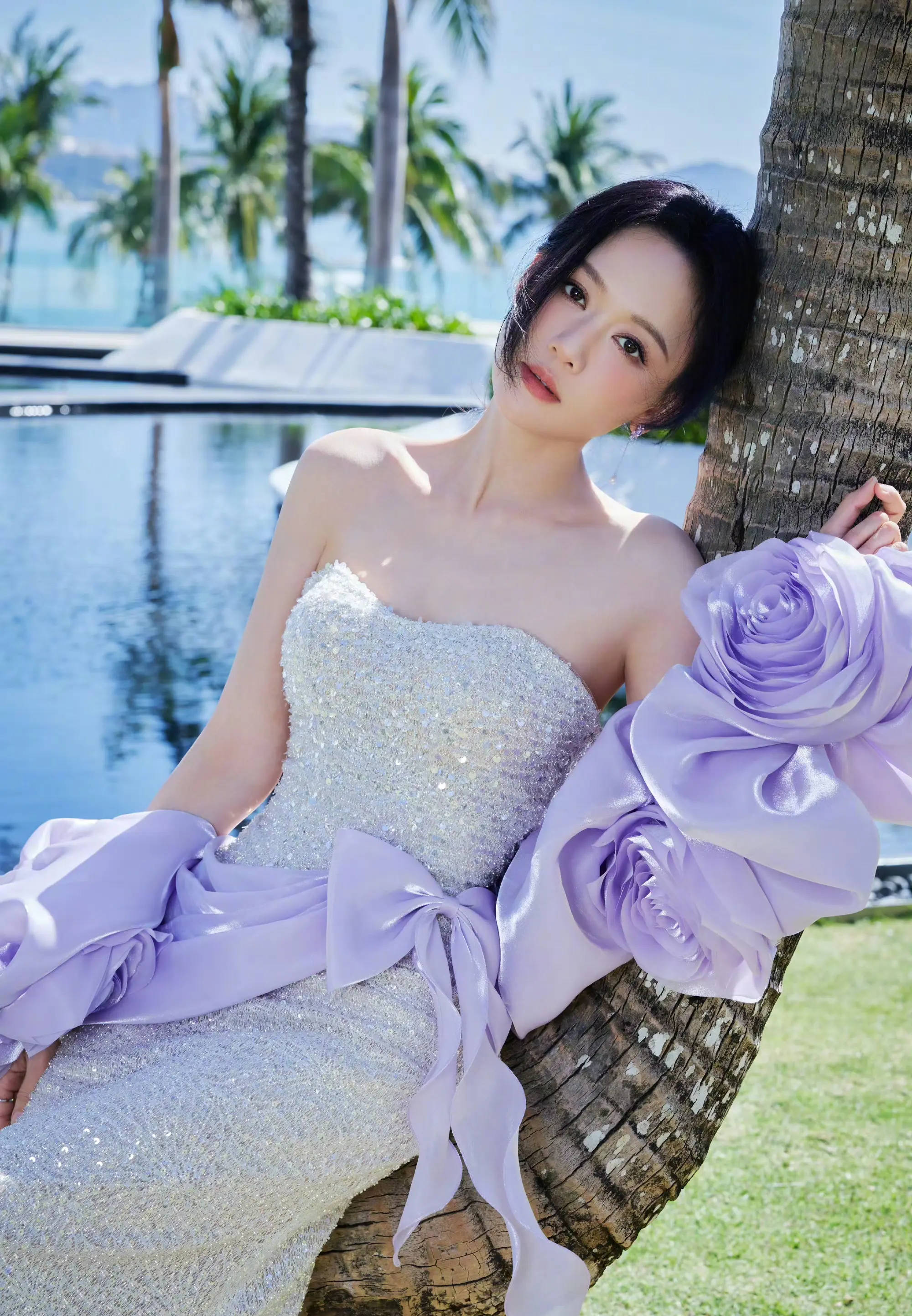 陈乔恩着闪钻鱼尾裙亮相海边 轻佻温情尽显优雅