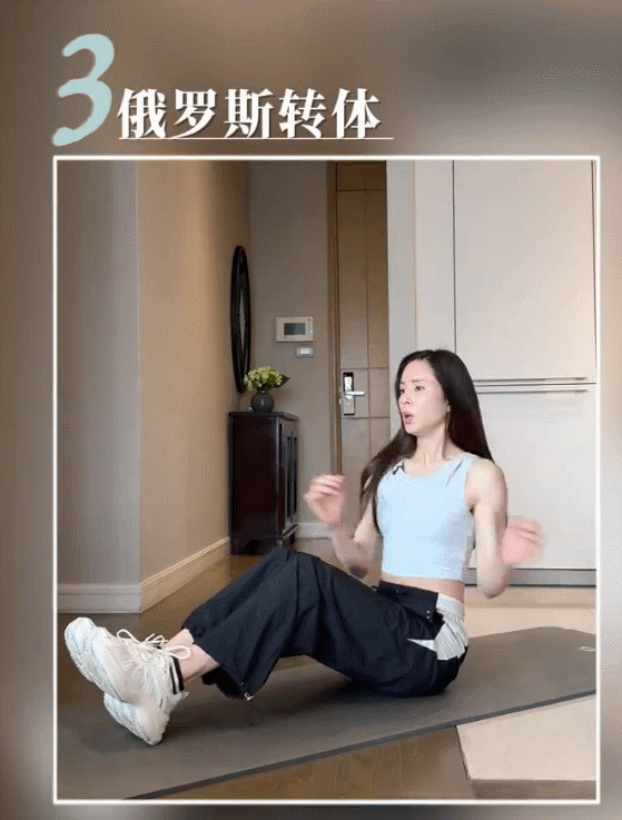 李若彤共享居家练马甲线形状！穿超短背心秀好体魄